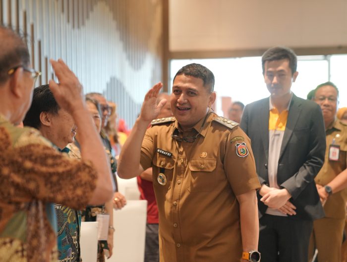 Wali Kota Makassar, Munafri Arifuddin, hadir dan membuka Taiwan Higher Education Fair Indonesia (THEFI) 2025 yang digelar oleh Ikatan Citra Alumni Taiwan se-Indonesia (ICATI) di Hotel Rinra Makassar, Selasa (12/8/2025). Pembukaan acara ditandai dengan pemukulan gong oleh Munafri sebanyak tiga kali.