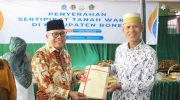 Anggota Komisi II DPR RI Fraksi Golkar, Taufan Pawe, menegaskan komitmennya dalam mendukung percepatan sertifikasi aset tanah wakaf, yayasan pendidikan, rumah ibadah, hingga lahan kuburan. Komitmen ini ia sampaikan saat menghadiri acara penyerahan sertifikat tanah wakaf di Pondok Pesantren Darul Quran Nur Madia, Boddong, Kabupaten Bone, Selasa 12 Agustus 2025.
