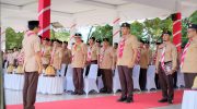 Bupati Bantaeng, M. Fathul Fauzy jadi pembina upacara pada Upacara Peringatan Hari Pramuka ke-64, di Lapangan Pantai Seruni, Kamis, 14 Agustus 2025.