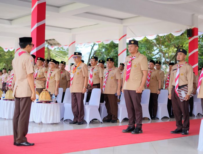 Bupati Bantaeng, M. Fathul Fauzy jadi pembina upacara pada Upacara Peringatan Hari Pramuka ke-64, di Lapangan Pantai Seruni, Kamis, 14 Agustus 2025.