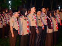 Wakil Gubernur Sulawesi Selatan sekaligus Ketua Kwartir Cabang (Kwarcab) Kota Makassar, Fatmawati Rusdi, menerima Lencana Melati dari Kwartir Nasional (Kwarnas) Gerakan Pramuka pada prosesi penganugerahan di Lapangan Perkemahan Putri 2, Bumi Perkemahan dan Graha Wisata Pramuka (Buperta) Cibubur, Rabu, 13 Agustus 2025.