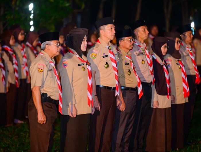 Wakil Gubernur Sulawesi Selatan sekaligus Ketua Kwartir Cabang (Kwarcab) Kota Makassar, Fatmawati Rusdi, menerima Lencana Melati dari Kwartir Nasional (Kwarnas) Gerakan Pramuka pada prosesi penganugerahan di Lapangan Perkemahan Putri 2, Bumi Perkemahan dan Graha Wisata Pramuka (Buperta) Cibubur, Rabu, 13 Agustus 2025.