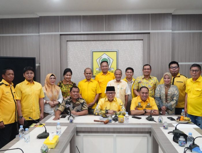 Kantor Badan Pertanahan (BPN) Kabupaten Soppeng menyerahkan sertifikat tanah wakaf untuk Masjid Jami Hidayatullah Salaonro, Kabupaten Soppeng.