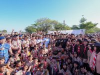 Gubernur Sulawesi Selatan, Andi Sudirman Sulaiman menjadi pembina upacara peringatan Hari Pramuka ke-64 tingkat Kwartir Daerah (Kwarda) Provinsi Sulsel, yang digelar di Perkemahan Kawasan Center Point of Indonesia (CPI), Kota Makassar, Kamis (14/8/2025).