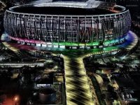 Jakarta Internasional Stadium (JIS) kembali menjadi sorotan publik, kali ini bukan karena pertandingan atau event besar, melainkan wacana pengelolaannya akan jatuh di tangan swasta. Stadion megah berkapasitas 82 ribu penonton ini merupakan aset milik PT Jakarta Propertindo (Jakpro), Badan Usaha Milik Daerah (BUMD) Pemerintah Provinsi Jakarta yang dibangun untuk menjadi ikon sepak bola nasional serta memiliki standar berskala internasional.