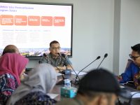 Pemerintah Kota (Pemkot) Makassar bergerak cepat menindaklanjuti temuan Wali Kota Munafri Arifuddin terkait maraknya pemasangan kabel fiber optik (FO) tanpa izin resmi.