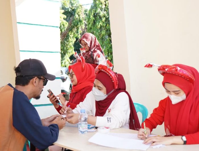 Sekitar 150 warga memanfaatkan layanan pemeriksaan kesehatan gratis yang digelar UPT RSUD Haji Makassar, Jalan Daeng Ngeppe, Jumat (15/8/2025). Kegiatan ini merupakan bagian dari rangkaian peringatan HUT ke-80 Kemerdekaan Republik Indonesia.