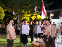 Gubernur Sulawesi Selatan Andi Sudirman Sulaiman menghadiri malam puncak Perkemahan Pendidikan Karakter yang diikuti ribuan anggota Pramuka tingkat penegak SMA/SMK se-Sulsel di kawasan Center Point of Indonesia (CPI), Makassar, Kamis (14/8/2025) malam.