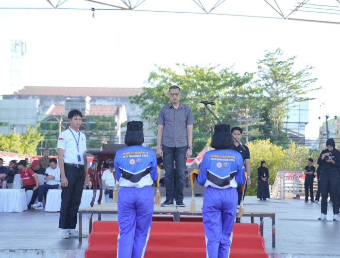 Menjelang peringatan Hari Ulang Tahun (HUT) ke-80 Kemerdekaan Republik Indonesia, Pemerintah Kota Makassar menggelar gladi bersih di Tribun Lapangan Karebosi, Jumat pagi (15/8/2025). Wali Kota Makassar, Munafri Arifuddin, hadir memimpin jalannya gladi sekaligus bertindak sebagai Inspektur Upacara pada 17 Agustus mendatang.