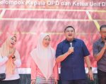 Halaman Balai Kota Makassar, Jumat (15/8/2025), berubah menjadi arena penuh sorak sorai saat lomba menyanyi kelompok Pekan Olahraga dan Seni (Porseni) ASN 2025 digelar. Kegiatan ini diikuti perwakilan dari berbagai Organisasi Perangkat Daerah (OPD) untuk memeriahkan peringatan HUT ke-80 Kemerdekaan Republik Indonesia.