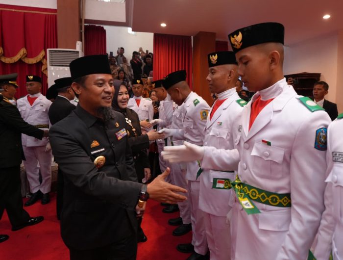 Sebanyak 73 pemuda-pemudi terbaik dari seluruh kabupaten/kota di Sulawesi Selatan resmi dikukuhkan sebagai anggota Pasukan Pengibar Bendera Pusaka (Paskibraka) Tingkat Provinsi Tahun 2025.
