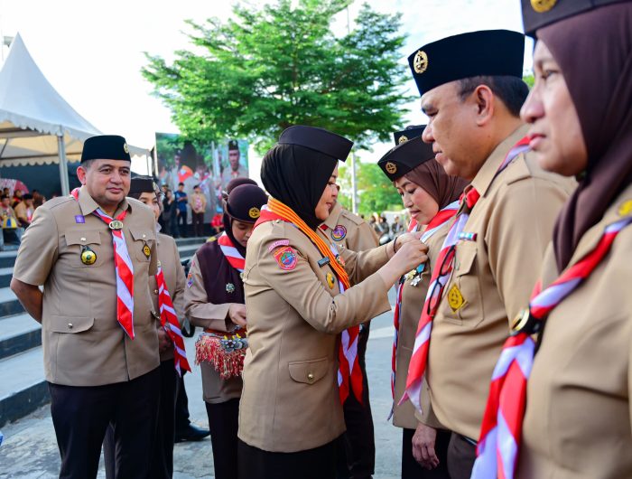Ribuan pramuka dari berbagai kwartir ranting, gugus depan, dan satuan karya memenuhi Anjungan City of Makassar pada Apel Besar Peringatan Hari Pramuka ke-64, Sabtu, 16 Agustus 2025.