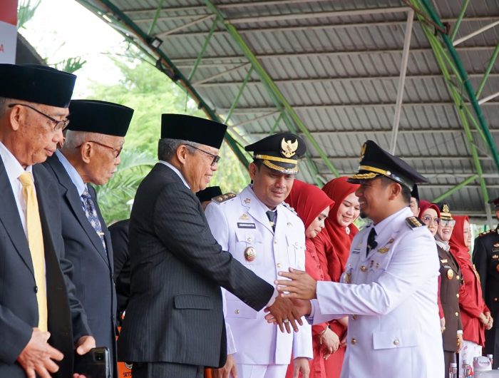 Anggota Komisi II Dewan Perwakilan Rakyat Republik Indonesia (DPR RI) Fraksi Golkar, Taufan Pawe, menghadiri pelaksanaan Upacara Hari Ulang Tahun Republik Indonesia (HUT RI) yang ke 80 tahun di Alun-alun Lapangan Andi Makkasau Kota Parepare, Minggu 17 Agustus 2025.