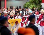 Rangkaian upacara penaikan dan penurunan bendera dalam peringatan Hari Ulang Tahun ke-80 Kemerdekaan Republik Indonesia di Lapangan Rumah Jabatan Gubernur Sulawesi Selatan, Minggu, 17 Agustus 2025 berlangsung khidmat dan lancar.