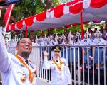 Gubernur Sulawesi Selatan (Sulsel) Andi Sudirman Sulaiman menjadi Inspektur Upacara (Irup) pada Peringatan Hari Kemerdekaan Republik Indonesia ke-80 di Halaman Rumah Jabatan Gubernur Sulsel, Minggu (17/8/2025).