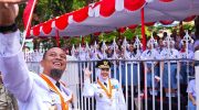 Gubernur Sulawesi Selatan (Sulsel) Andi Sudirman Sulaiman menjadi Inspektur Upacara (Irup) pada Peringatan Hari Kemerdekaan Republik Indonesia ke-80 di Halaman Rumah Jabatan Gubernur Sulsel, Minggu (17/8/2025).