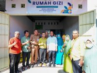 Gubernur Sulawesi Selatan Andi Sudirman Sulaiman melakukan kunjungan evaluasi program Aksi Stop Stunting di Desa Lengkese, Kecamatan Manggarabombang, Kabupaten Takalar, dan Desa Punagaya, Kecamatan Bangkala, Kabupaten Jeneponto, Selasa (19/8/2025).