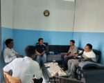 Pemuda Desa Manggeasi Asi menggelar dialog bersama Ketua Yayasan Nusa Tenggara Membangun, Zainul Fauzi, Kepala Satuan Pelayanan Pemenuhan Gizi, Imam, serta Kepala Desa dan Kepala Dusun Manggeasi. Dialog ini membahas beroperasinya Rumah Makan Bergizi Gratis (MBG) di Desa Manggeasi.