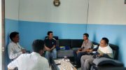 Pemuda Desa Manggeasi Asi menggelar dialog bersama Ketua Yayasan Nusa Tenggara Membangun, Zainul Fauzi, Kepala Satuan Pelayanan Pemenuhan Gizi, Imam, serta Kepala Desa dan Kepala Dusun Manggeasi. Dialog ini membahas beroperasinya Rumah Makan Bergizi Gratis (MBG) di Desa Manggeasi.