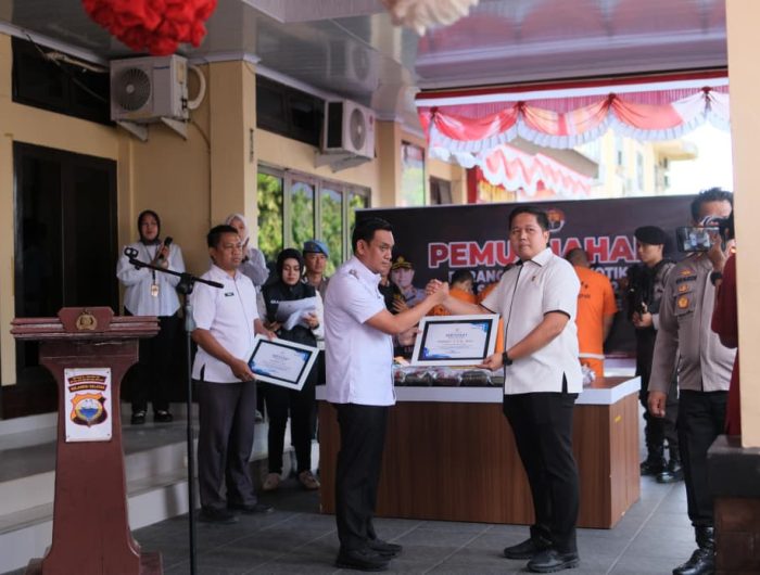 Komitmen Polres Parepare dalam memberantas peredaran narkotika kembali dibuktikan melalui pemusnahan barang bukti narkotika jenis sabu-sabu seberat 20 kilogram.