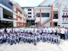 Gubernur Sulawesi Selatan, Andi Sudirman Sulaiman memimpin apel perdana siswa baru Sekolah Rakyat tingkat SMA yang digelar di halaman Kantor BPSDM Provinsi Sulsel, Rabu (20/8/2025).
