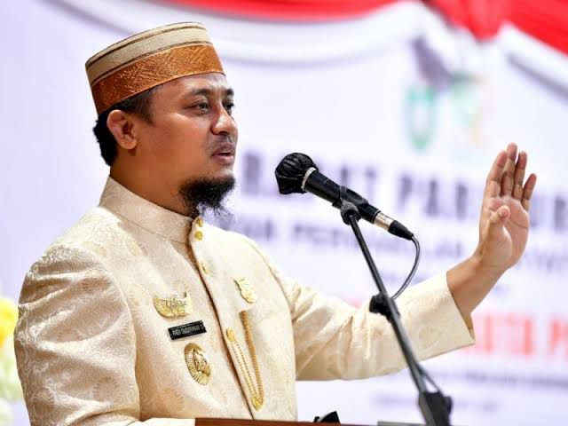 Gubernur Sulawesi Selatan, Andi Sudirman Sulaiman menyatakan komitmennya untuk membantu seluruh korban yang mengalami luka akibat aksi unjuk rasa yang terjadi di Kabupaten Bone beberapa hari terakhir.