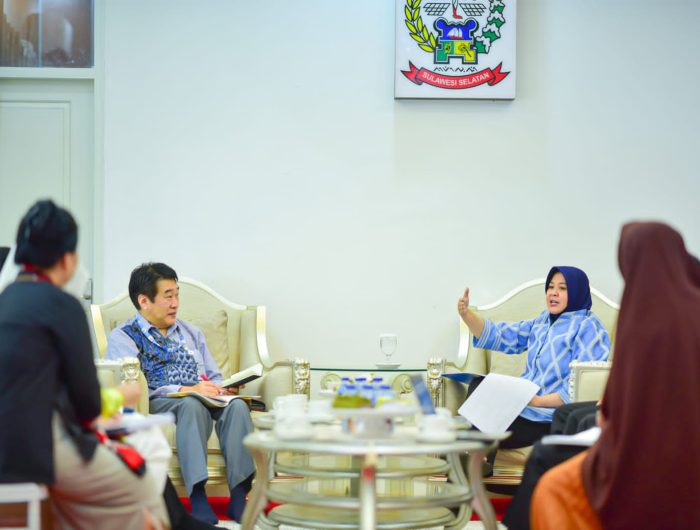 Wakil Gubernur Sulawesi Selatan, Fatmawati Rusdi, memimpin rapat bersama Tim Koordinasi Penanggulangan Kemiskinan Daerah (TKPKD) Provinsi Sulsel dengan dukungan Japan International Cooperation Agency (JICA) di Rumah Jabatan Wakil Gubernur, Jalan Yusuf Dg Ngawing, Makassar, Kamis, 21 Agustus 2025.