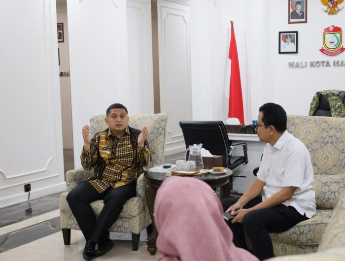 Pemerintah Kota Makassar, terus menggenjot upaya pembenahan, penataan, serta penertiban demi menjaga kebersihan di sekitar aliran sungai dan kanal.