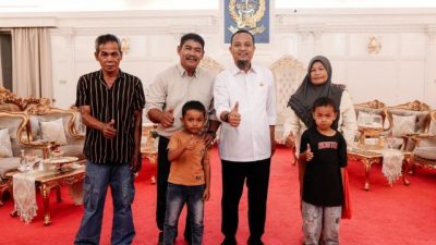 Dua Bocah Asal Gowa Pemungut Sisa Kue Viral, Kini Dihadiahi Sepeda oleh Gubernur Sulsel 14 IMG 20250821 WA0026 copy 640x443