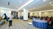 Pemerintah Provinsi Sulawesi Selatan kembali menunjukkan diri sebagai laboratorium inovasi pengembangan kompetensi Aparatur Sipil Negara (ASN). Melalui program Workplace Learning (WPL) atau Pembelajaran di Tempat Kerja, Sulsel menegaskan komitmennya untuk mencetak ASN yang bukan hanya pekerja keras, tetapi juga optimis dan beradab.