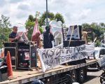 Ribuan warga Bone melakukan demostrasi menuntut dalang kerusuhan demo Pajak Bumi dan Bangunan Perkotaan- Pedesaan (PBB-P2) ditangkap.