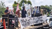 Ribuan warga Bone melakukan demostrasi menuntut dalang kerusuhan demo Pajak Bumi dan Bangunan Perkotaan- Pedesaan (PBB-P2) ditangkap.