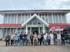 Sebanyak 49 klien pemasyarakatan resmi diterima dalam bimbingan Balai Pemasyarakatan (Bapas) Watampone setelah memperoleh remisi HUT ke-80 RI dan remisi dasawarsa. Prosesi penyambutan berlangsung penuh haru pada Senin (25/8/2025).
