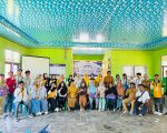 Sampah plastik yang kian menumpuk menjadi perhatian serius mahasiswa Kuliah Kerja Nyata (KKN) Universitas Nggusu Waru di Desa Kempo, Kabupaten Dompu. Melalui program Pengabdian kepada Masyarakat (PKM) bertajuk "Stabilisasi Sampah Plastik Demi Menjaga Kebersihan Lingkungan", tim KKN melaksanakan pelatihan pengolahan limbah plastik di Aula Kantor Camat Kempo, Senin (25/8/2025).