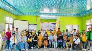 Sampah plastik yang kian menumpuk menjadi perhatian serius mahasiswa Kuliah Kerja Nyata (KKN) Universitas Nggusu Waru di Desa Kempo, Kabupaten Dompu. Melalui program Pengabdian kepada Masyarakat (PKM) bertajuk "Stabilisasi Sampah Plastik Demi Menjaga Kebersihan Lingkungan", tim KKN melaksanakan pelatihan pengolahan limbah plastik di Aula Kantor Camat Kempo, Senin (25/8/2025).