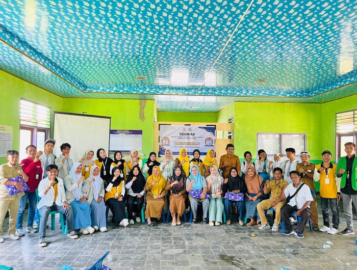 Sampah plastik yang kian menumpuk menjadi perhatian serius mahasiswa Kuliah Kerja Nyata (KKN) Universitas Nggusu Waru di Desa Kempo, Kabupaten Dompu. Melalui program Pengabdian kepada Masyarakat (PKM) bertajuk "Stabilisasi Sampah Plastik Demi Menjaga Kebersihan Lingkungan", tim KKN melaksanakan pelatihan pengolahan limbah plastik di Aula Kantor Camat Kempo, Senin (25/8/2025).