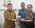 Pemerintah Kota Makassar bersiap melakukan transformasi besar dalam penyediaan kendaraan dinas (randis) bagi pejabat organisasi perangkat daerah (OPD). Mulai tahun 2026, seluruh randis akan beralih dari kendaraan berbahan bakar fosil ke kendaraan listrik berbasis baterai.