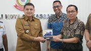 Pemerintah Kota Makassar bersiap melakukan transformasi besar dalam penyediaan kendaraan dinas (randis) bagi pejabat organisasi perangkat daerah (OPD). Mulai tahun 2026, seluruh randis akan beralih dari kendaraan berbahan bakar fosil ke kendaraan listrik berbasis baterai.