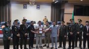 Wakil Wali Kota Parepare, Hermanto, menyerahkan Rancangan Peraturan Daerah (Ranperda) tentang Perubahan Anggaran Pendapatan dan Belanja Daerah (APBD) Kota Parepare Tahun Anggaran 2025 kepada DPRD Kota Parepare. Penyerahan dilakukan dalam Rapat Paripurna DPRD Parepare, Selasa (26/8/2025).