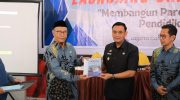 Wakil Wali Kota Parepare, Hermanto, mewakili Wali Kota Tasming Hamid menghadiri kegiatan Bedah Buku sekaligus Launching Buku LAPEKOM berjudul "Membangun Parepare dengan Karakter" di Cafe Lagota, Rabu (27/8/2025).