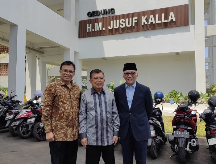 Wakil Presiden RI ke 10 dan 12, Jusuf kalla alias JK menegaskan, kampus atau perguruan tinggi sejatinya bukan hanya sekedar menciptakan manusia menjadi pintar. Namun harus lebih luas. Bagi JK, kampus seharusnya menciptakan manusia menjadi pintar dengan ideologi dan ide yang jelas.