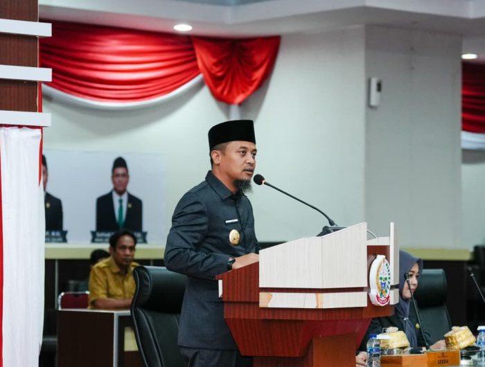Kebakaran hebat melanda Desa Sorowako, Kecamatan Nuha, Kabupaten Luwu Timur (Lutim), Sulawesi Selatan, Rabu (27/8/2025) siang. Peristiwa ini menimbulkan kepanikan warga setempat karena api cepat menjalar dan melahap pemukiman padat penduduk.