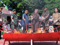 Pemerintah Kota Parepare menegaskan komitmennya dalam mendukung penegakan hukum dan keadilan. Hal ini disampaikan Wakil Wali Kota Parepare, Hermanto, saat mewakili Wali Kota Tasming Hamid dalam acara pemusnahan barang rampasan di halaman Kantor Kejaksaan Negeri (Kejari) Parepare, Kamis (28/8/2025).