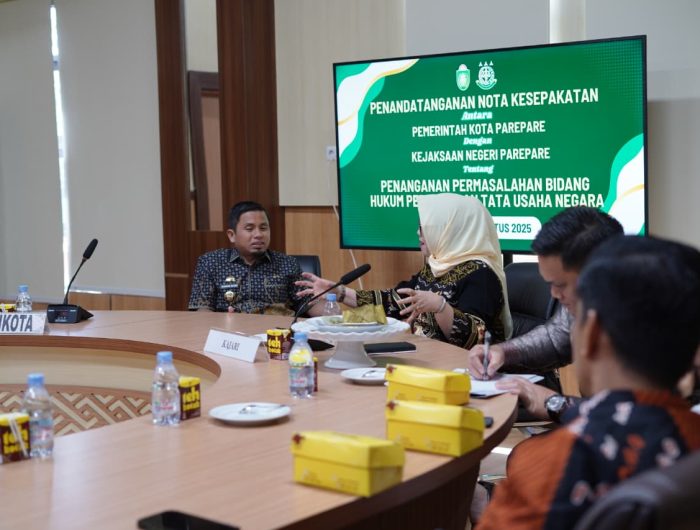 Pemerintah Kota Parepare terus menegaskan komitmennya untuk mengedepankan aspek hukum dalam setiap pengambilan kebijakan. Komitmen tersebut diwujudkan melalui penandatanganan Nota Kesepahaman (MoU) dengan Kejaksaan Negeri Parepare, yang berlangsung di ruang kerja Wali Kota Parepare, Jumat (29/8/2025).