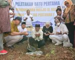 Wakil Wali Kota Makassar, Aliyah Mustika Ilham, menghadiri sekaligus melakukan peletakan batu pertama pembangunan Masjid Al-Hafidz yang digagas oleh Alumni Fakultas Pertanian Universitas Hasanuddin (Unhas), Jumat (29/8/2025).