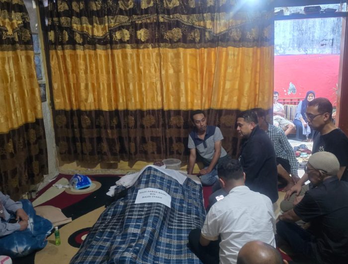 Suasana duka menyelimuti jajaran Pemerintah Kota (Pemkot) Makassar usai wafatnya Ubay, fotografer DPRD Kota Makassar, yang menjadi korban dalam insiden kebakaran Gedung DPRD saat aksi demonstrasi mahasiswa pada Jumat (29/8/2025) malam.
