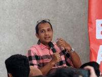 Wakil Menteri Hukum dan HAM Edward Omar Sharif Hiariej menegaskan Rancangan Undang-Undang Kitab Undang-Undang Hukum Acara Pidana (RUU KUHAP) disusun secara seimbang agar tidak memihak kepada salah satu pihak. Menurutnya, dalam hukum acara pidana terdapat dua kepentingan yang berseberangan, yakni pihak pelapor dan terlapor, sehingga regulasi harus dirancang secara netral.