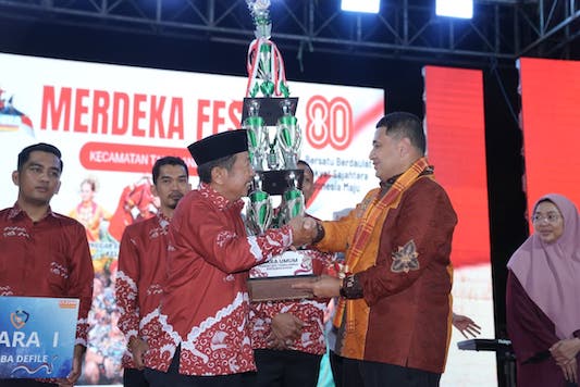 Wali Kota Makassar, Appi hadiri Pesta Rakyat Kecamatan Tamalanrea sebagai bagian dari rangkaian perayaan HUT ke-80 Proklamasi Kemerdekaan Republik Indonesia, Selasa malam 26 Agustus 2025.