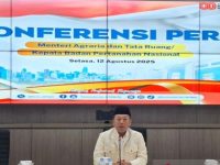 Menteri Agraria dan Tata Ruang/Kepala Badan Pertanahan Nasional (ATR/BPN) Nusron Wahid menyampaikan permohonan maaf kepada masyarakat atas pernyataannya yang viral dan memicu polemik terkait kebijakan penanganan tanah terlantar.