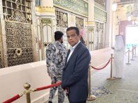 Komisi Pemberantasan Korupsi (KPK) mencegah pendiri Maktour Travel, Fuad Hasan Masyhur (FHM), bepergian ke luar negeri terkait penyidikan kasus dugaan korupsi kuota haji tahun 2023–2024 di Kementerian Agama (Kemenag). Pencegahan ini juga berlaku bagi mantan Menteri Agama Yaqut Cholil Qoumas (YCQ) dan mantan Stafsus Menteri Agama, Ishfah Abidal Aziz (IAA).